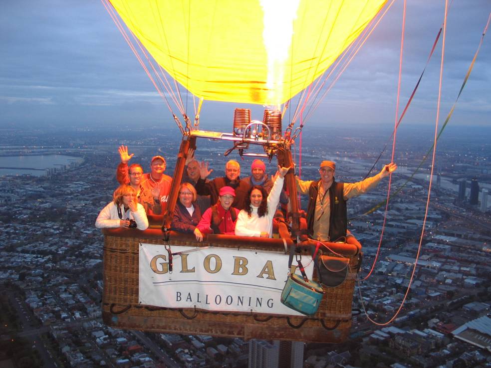 Find Mary Malsch in the Balloon trip in Australia!